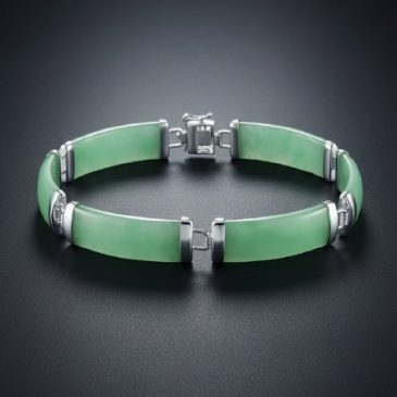 This elegant bracelet features a stunning harmony of natural green jade and polished sterling silver. A timeless piece that blen…