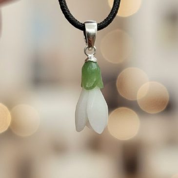 Elegant and timeless, this Snowdrop Pendant features a delicate blend of white and green nephrite, capturing the soft beauty of …