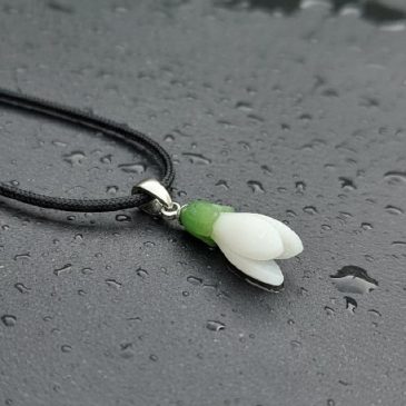 Handcrafted from genuine white and green nephrite, this Snowdrop Pendant captures the elegance of early spring. A timeless symbo…