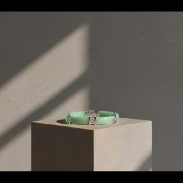 “✨ Adorn your wrist with the timeless Elegant Jade and Silver Bracelet (38). The vibrant jade stone, set in polished silver, exu…