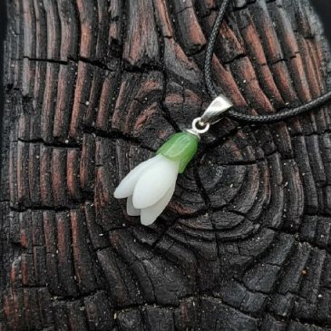 Capture the elegance of early spring with this handcrafted Snowdrop Pendant. Carved from premium white and green nephrite, its d…