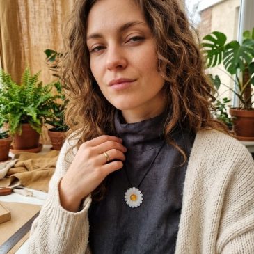 White jade daisy pendant with a carnelian heart. Pure elegance handcrafted for your unique style.