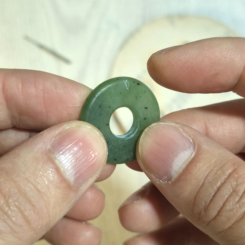 How to Remove Scratches and Polish Jade at Home by Hand (No Power Tools) How to Remove Scratches and Polish Jade at Home by Hand (No Power Tools)